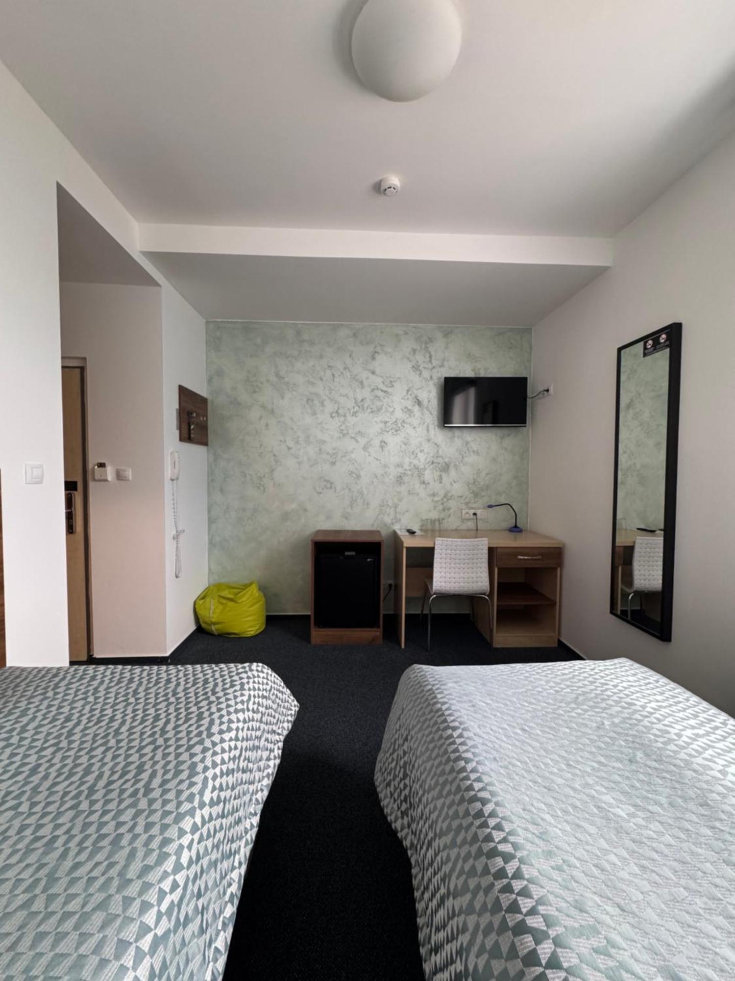 Sport Hotel Sletiste Кладно Екстериор снимка
