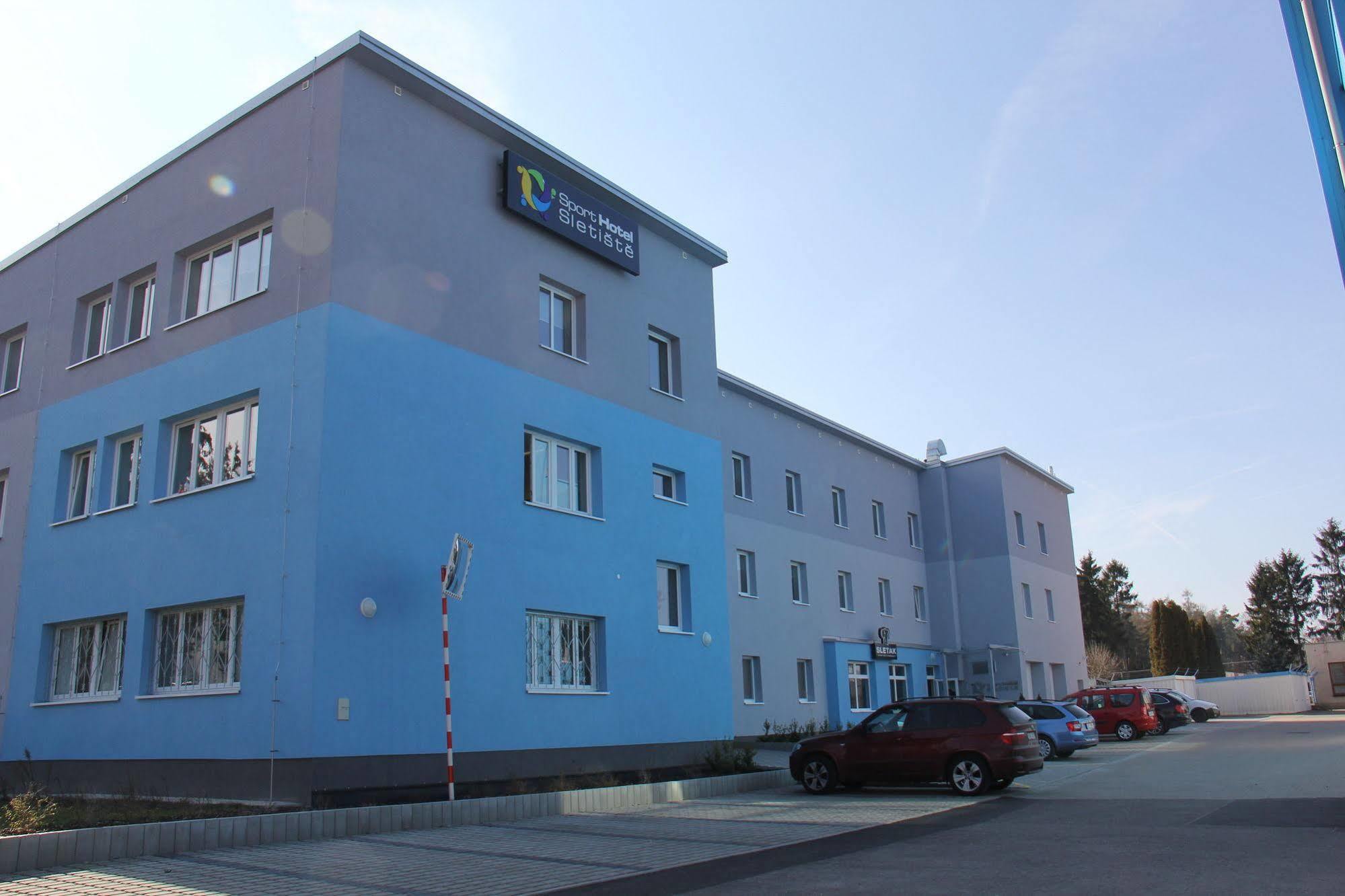 Sport Hotel Sletiste Кладно Екстериор снимка