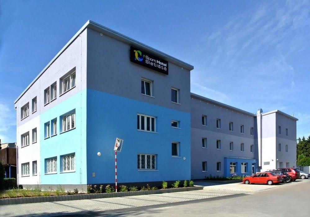 Sport Hotel Sletiste Кладно Екстериор снимка